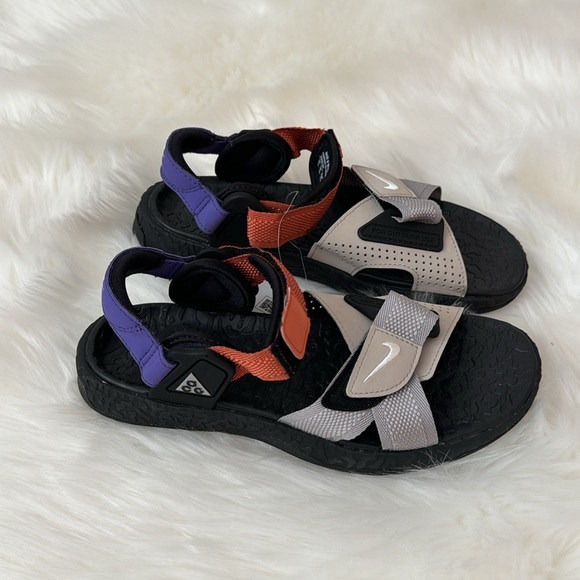 Nike ACG Shoes - WOMENS ACG AIR DESHUTZ+ SANDALS